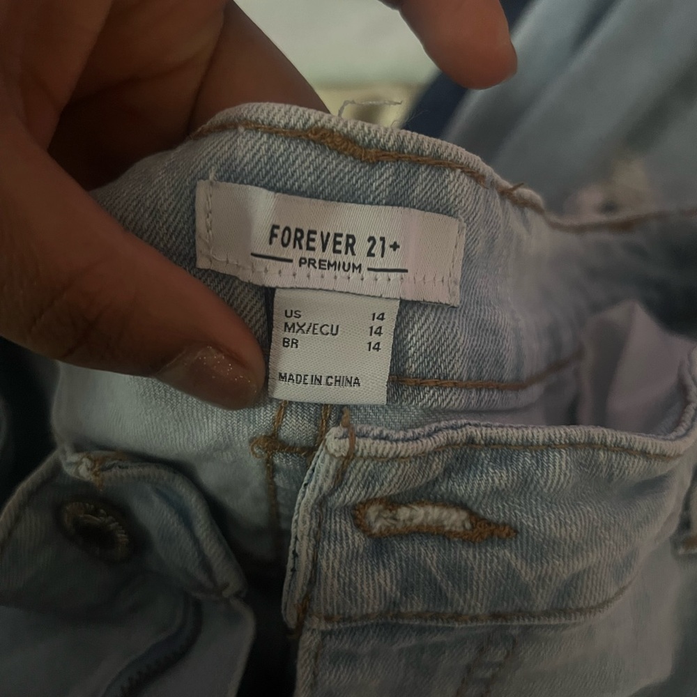 Forever 21 Women's Light Blue Distressed Jeans